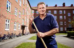 Caretaker Arne is proud of his farm_500x325